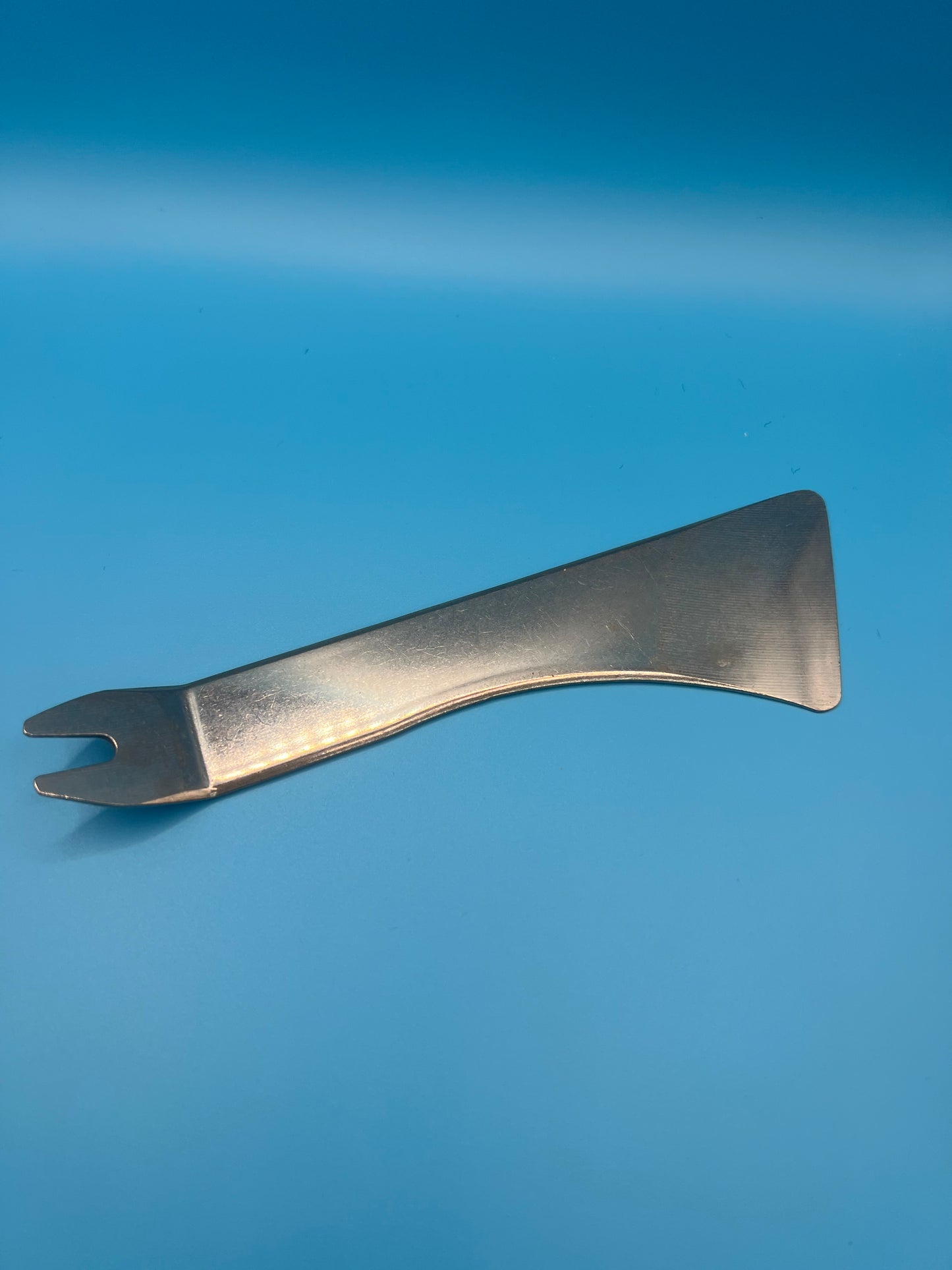 Door pry / clip tool